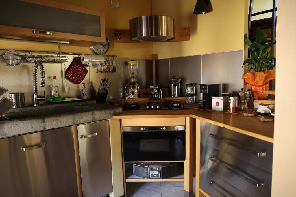 Kuchyň nebo kuchyňský kout v ubytování Mansarda Pescia