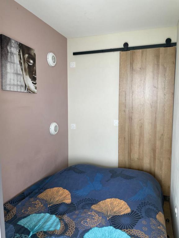 Postel nebo postele na pokoji v ubytování Vue mer incroyable aux portes de Monaco