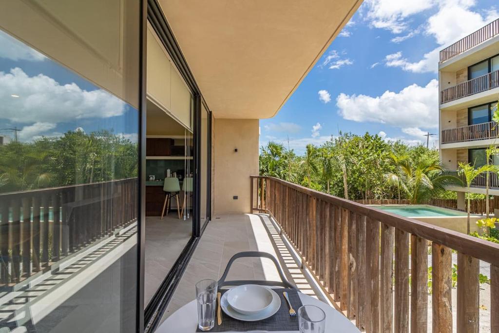Balkón nebo terasa v ubytování Pool View Loft Steps From The Ocean in Punta Cocos - C101
