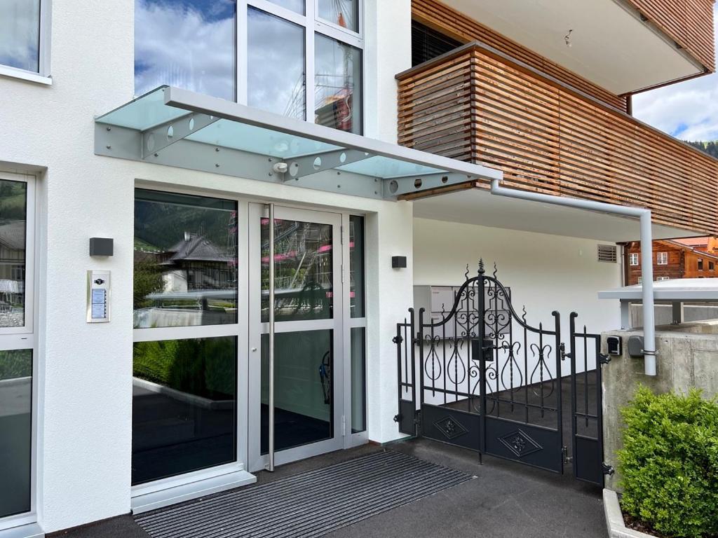 Balkón nebo terasa v ubytování Gorgeous Apartment In The Heart Of Zweisimmen