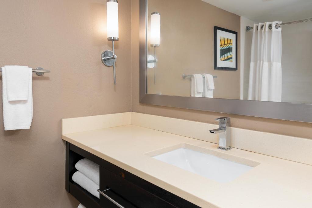 Holiday Inn Miami-Doral Area by IHG photo