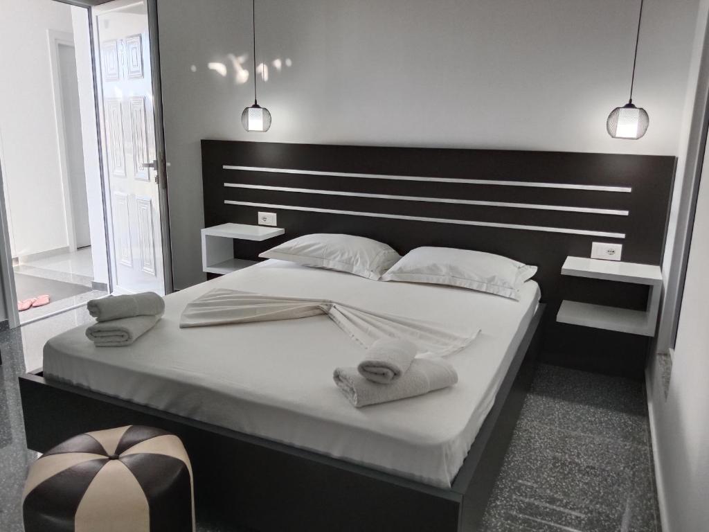 a bedroom with a large bed with white sheets and pillows at Hotel Villa Ruci in Ksamil