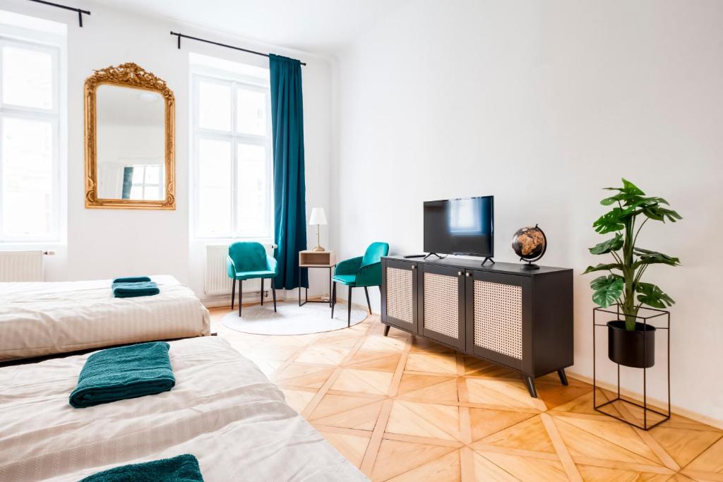 TV a/nebo společenská místnost v ubytování City center premium apartment Bohemia