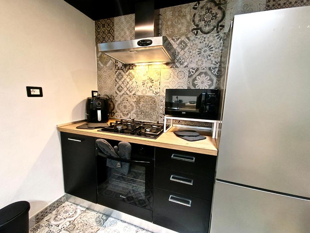 Kuchyň nebo kuchyňský kout v ubytování Ti Scialìi Loft