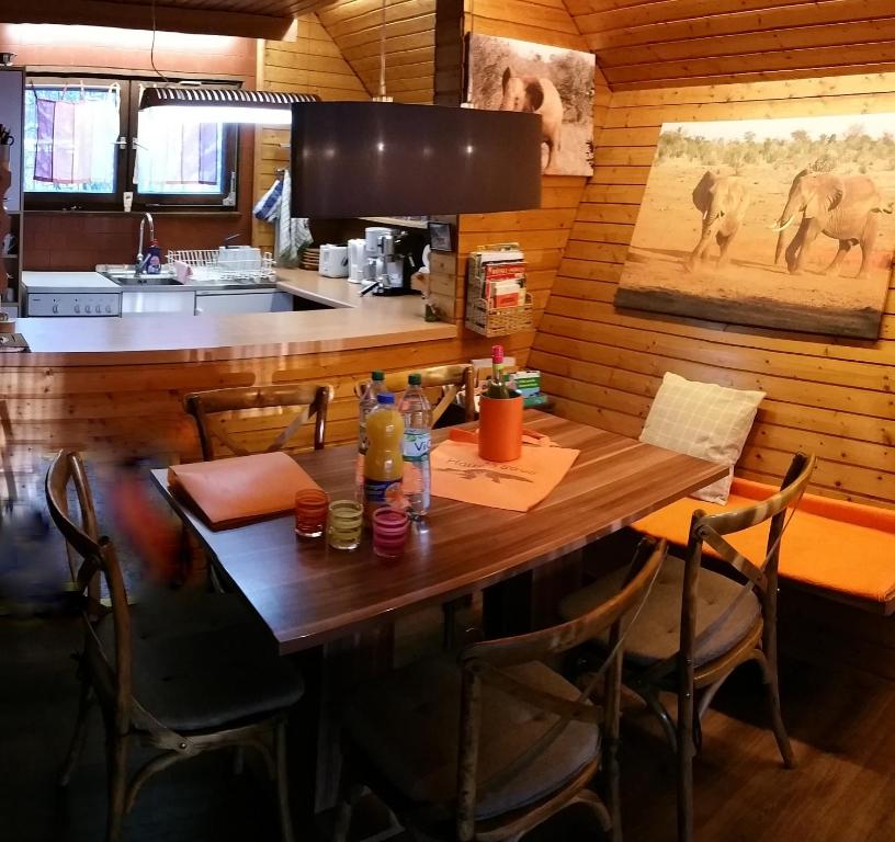 Kuchyň nebo kuchyňský kout v ubytování Haus Tsavo