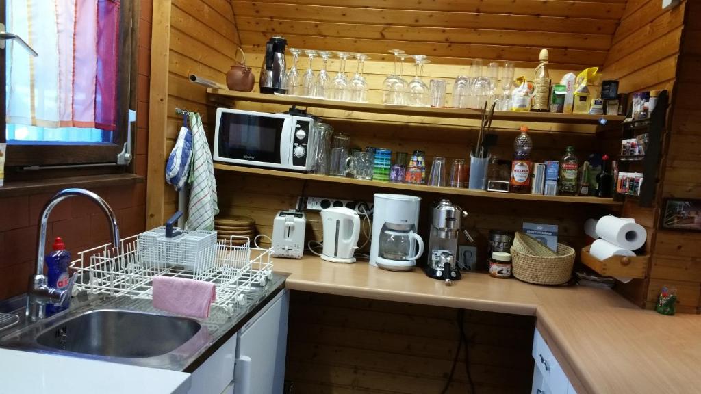 Kuchyň nebo kuchyňský kout v ubytování Haus Tsavo