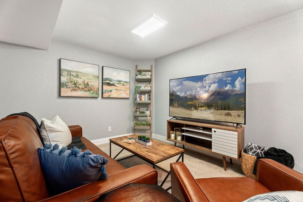 TV o dispositivi per l'intrattenimento presso Beautiful Old Town 2 Bedroom Apartment with Bikes!