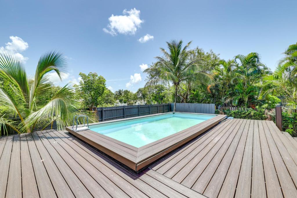 Kolam renang di atau dekat dengan Delray Beach Home with Pool about 4 Mi to Beach!
