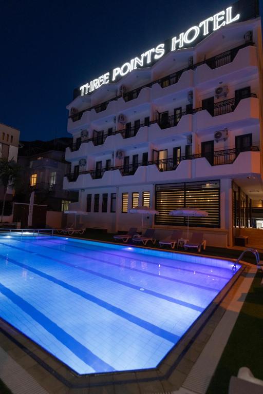 Bazén v ubytování Three Points Hotel nebo v jeho okolí