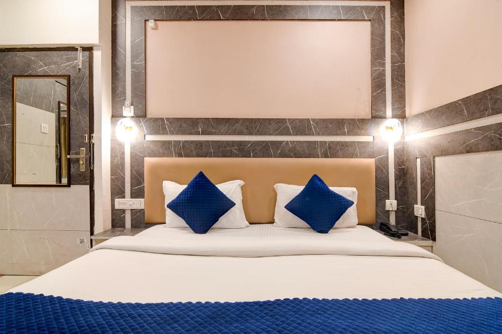 Postel nebo postele na pokoji v ubytování Hotel Q Inn
