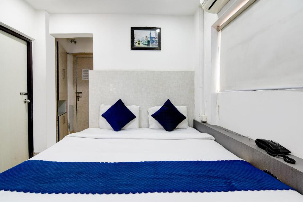 Postel nebo postele na pokoji v ubytování Hotel Q Inn