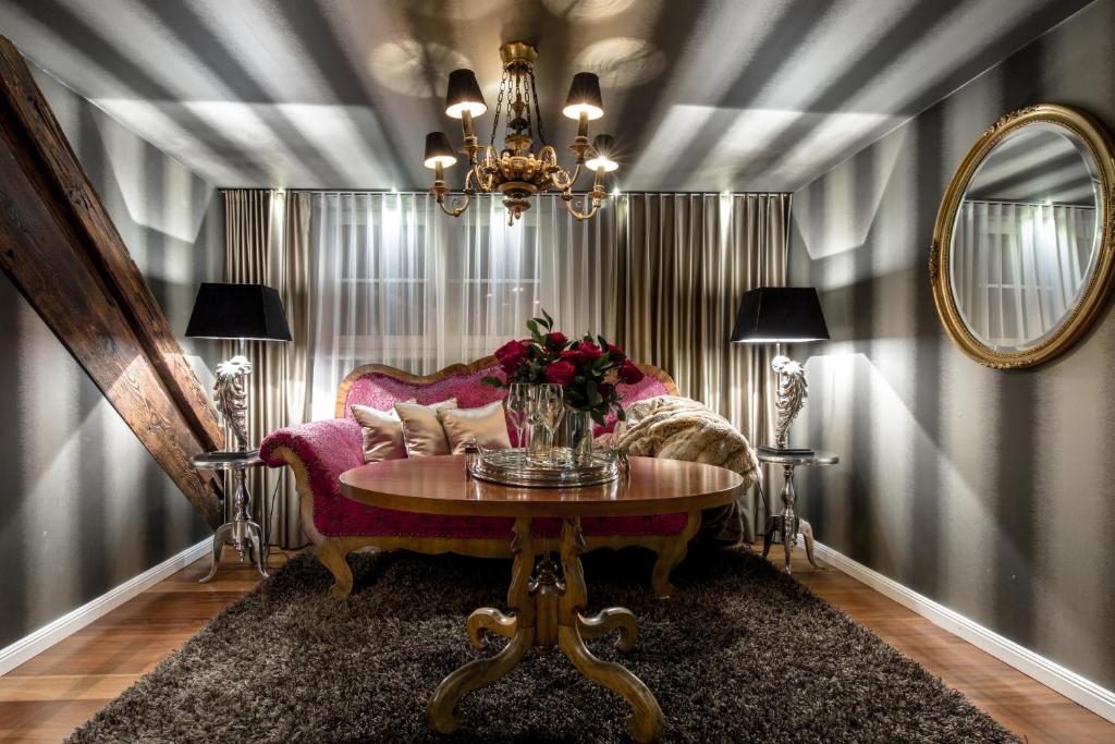 Posezení v ubytování Gutwinski Hotel