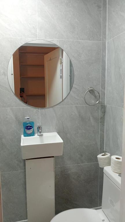 London Budget Bliss, London W12, white city, shepherd's bush market - Resim 10