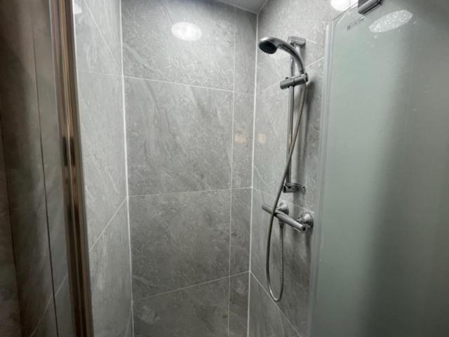 London Budget Bliss, London W12, white city, shepherd's bush market - Resim 30