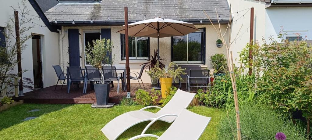 Taman di luar cottage proche du bord de mer et au cœur des dunes