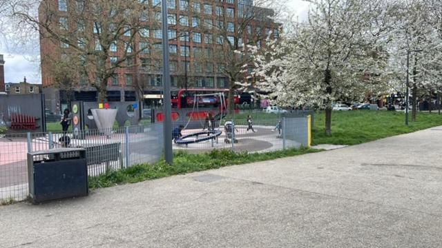 London Budget Bliss, London W12, white city, shepherd's bush market - Resim 31