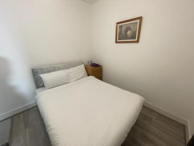 London Budget Bliss, London W12, white city, shepherd's bush market - Resim 38