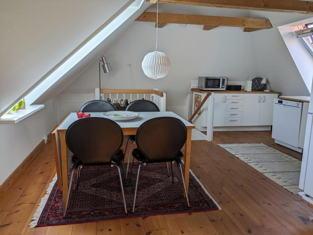 Kuchyň nebo kuchyňský kout v ubytování Gæstehus Sorø Sø