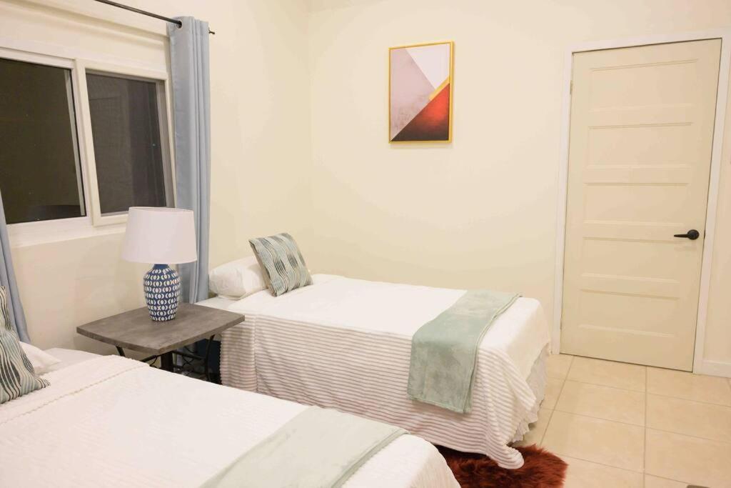 Postel nebo postele na pokoji v ubytování Tranquil Stay