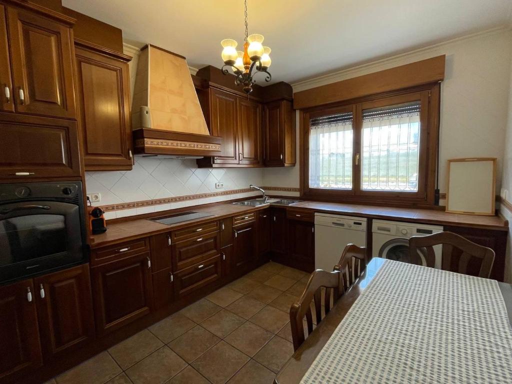 Una cocina o zona de cocina en Casa La Divisa