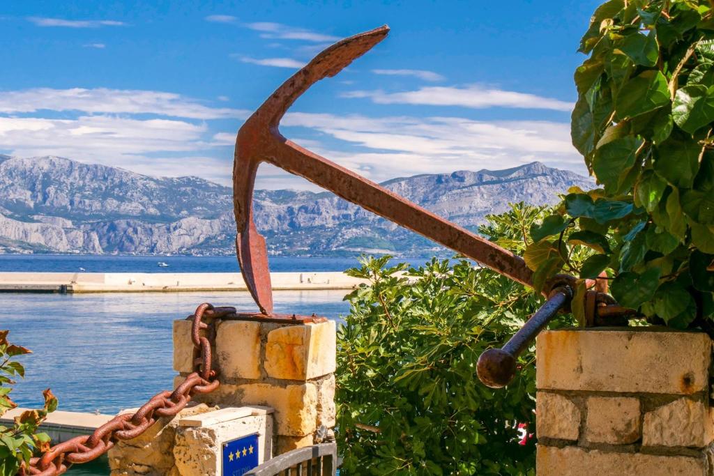 a large metal object with mountains in the background at Apartment Sidro in Postira