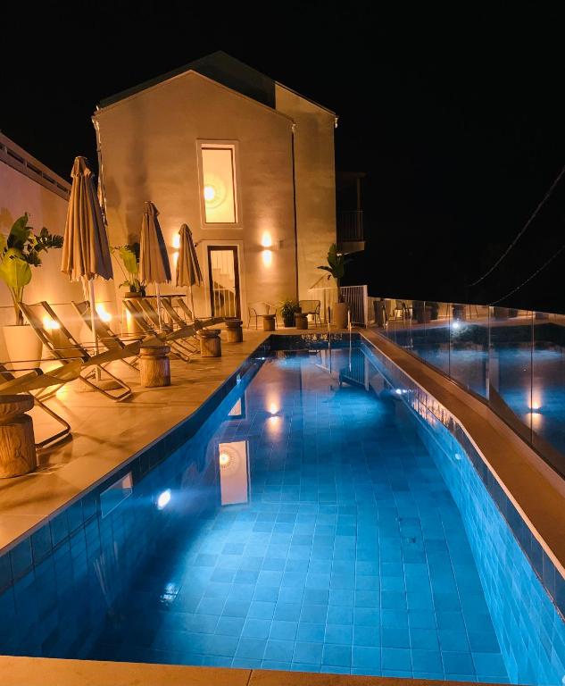Bazén v ubytování PARGA SUITES nebo v jeho okolí