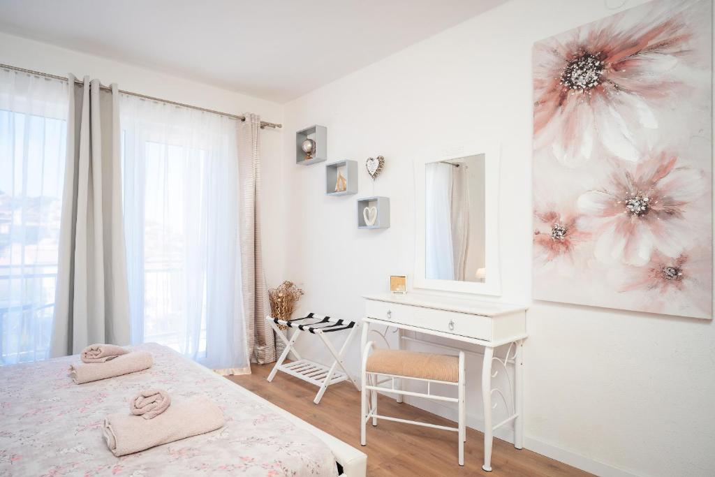 Postel nebo postele na pokoji v ubytování Apartments Edi - ZF Hvar
