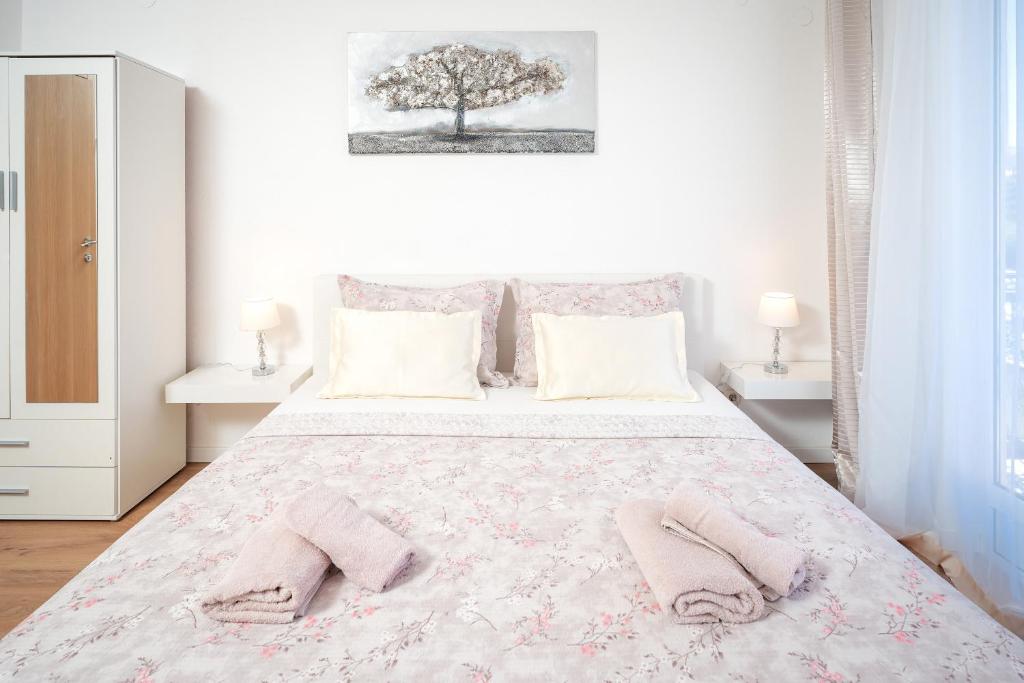 Postel nebo postele na pokoji v ubytování Apartments Edi - ZF Hvar
