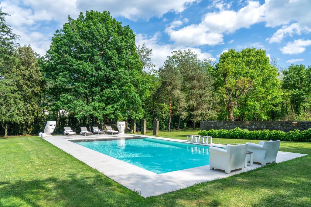 Bazén v ubytování Villa Vittoria ,Tennis Court, Pool , Jacuzzi & Gym nebo v jeho okolí