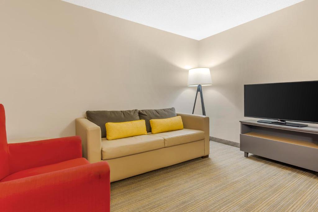 Country Inn & Suites by Radisson, Newport News South, VA - Suite De Un Dormitorio Con Cama King