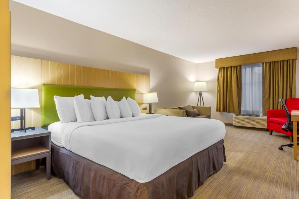 Country Inn & Suites by Radisson, Newport News South, VA - Habitación Con Cama Extragrande - No Fumadores