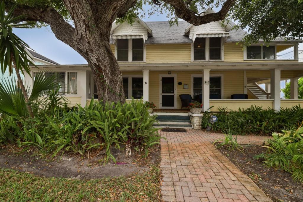 Κήπος έξω από το Vintage Coastal Retreat 2Br Home Near Flagler Ave Beach