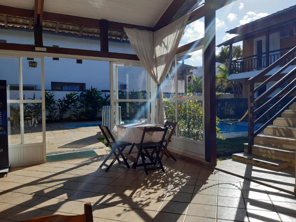 Uma varanda ou terraço em Pousada Rosa dos Ventos Juquehy