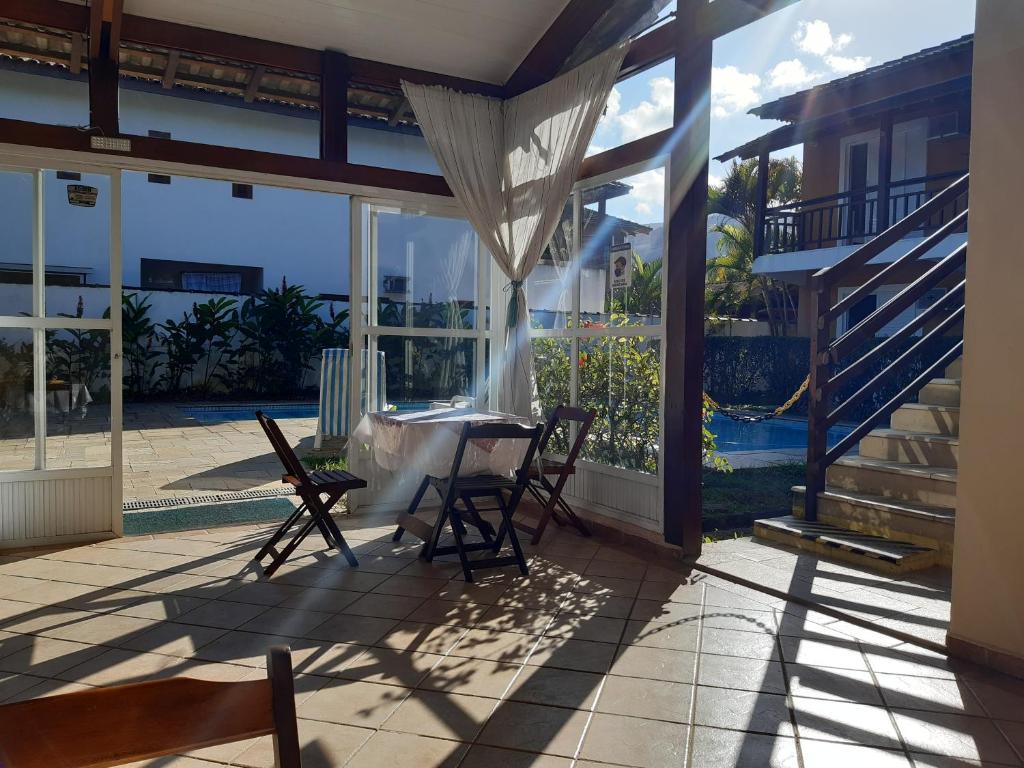 A piscina localizada em Pousada Rosa dos Ventos Juquehy ou nos arredores