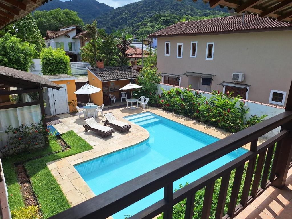 Uma vista da montanha tirada da pousada 