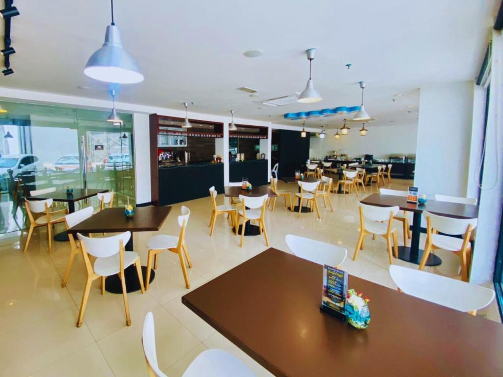 Restaurace v ubytování Oceania Hotel