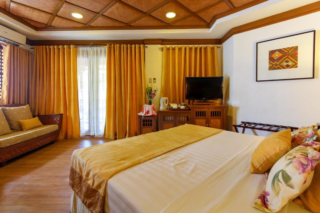 TV a/nebo společenská místnost v ubytování Boracay Tropics Resort Hotel