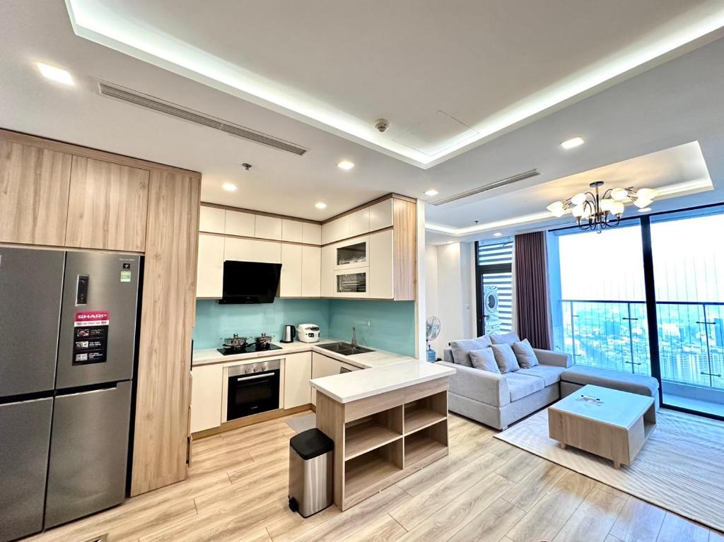 Hana Housing - Vinhomes Metropolis Hanoi Apartment - Three-Bedroom Apartment With Balcony