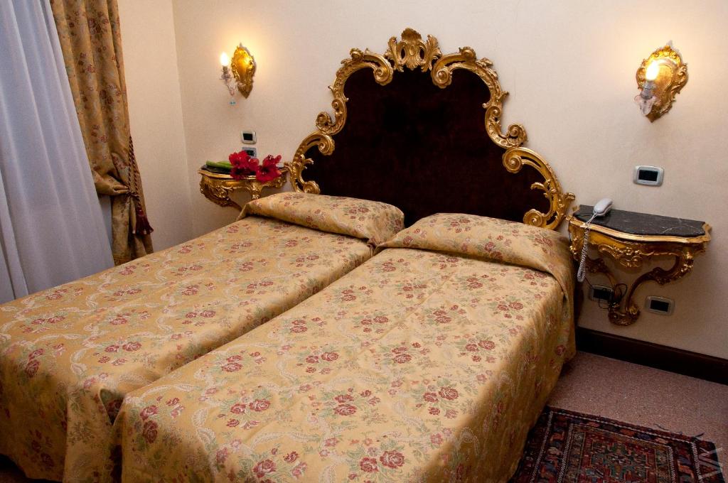 Postel nebo postele na pokoji v ubytování Residenza d'Epoca San Cassiano