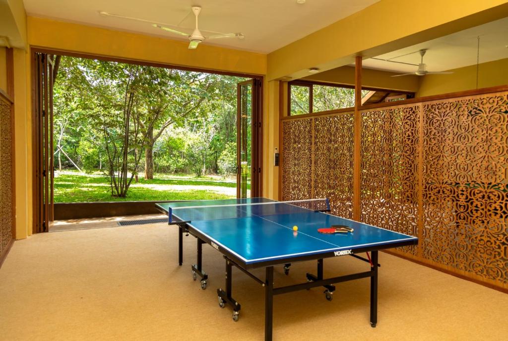 Stolní tenis v ubytování Sigiriya Forest Edge By Marino Leisure nebo okolí