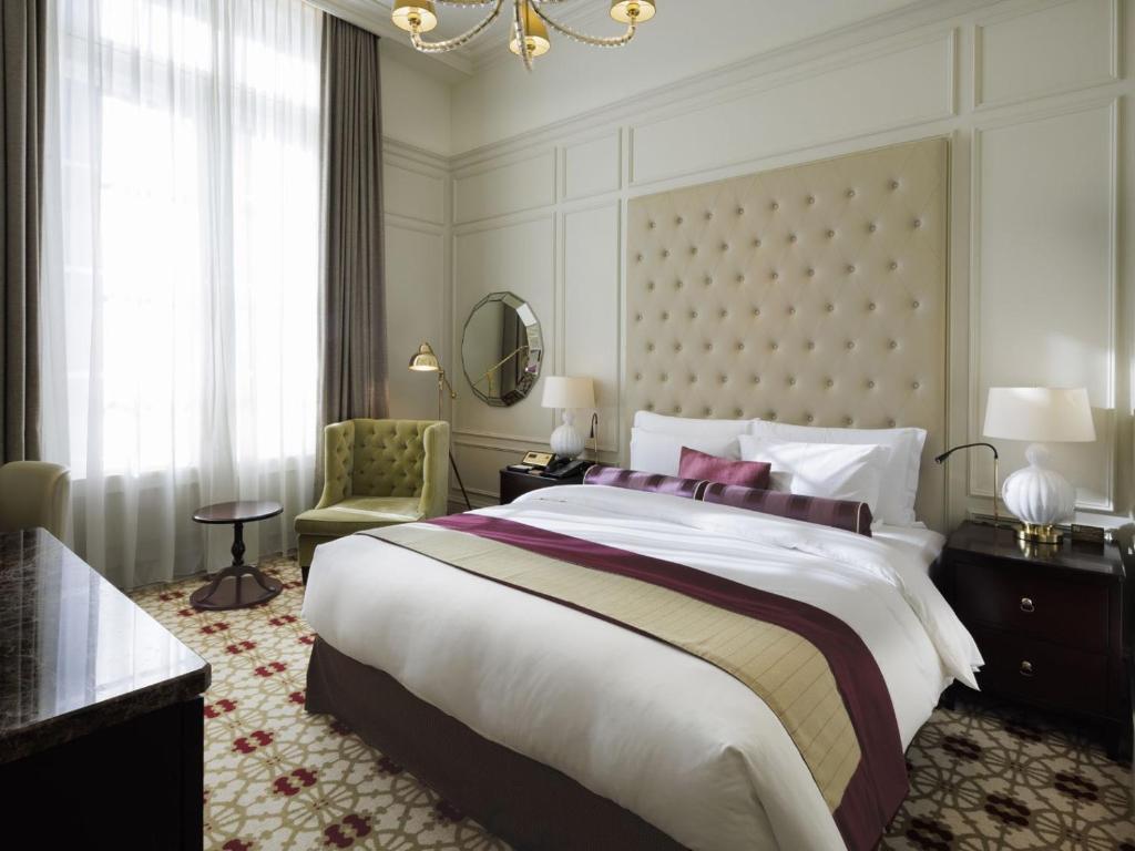 The Tokyo Station Hotel - Palace Side Comfort King Room - Non-Smoking