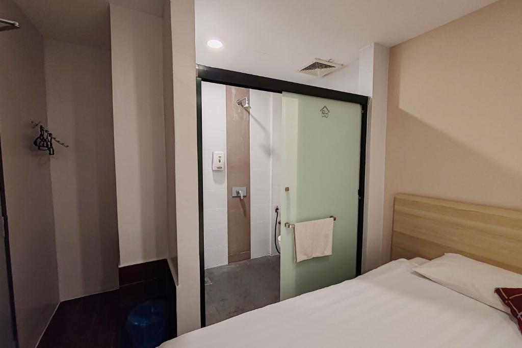 Postel nebo postele na pokoji v ubytování Hotel 18 DIMILIKI OLEH HOTEL MY HOME STATION 18 SDN BHD