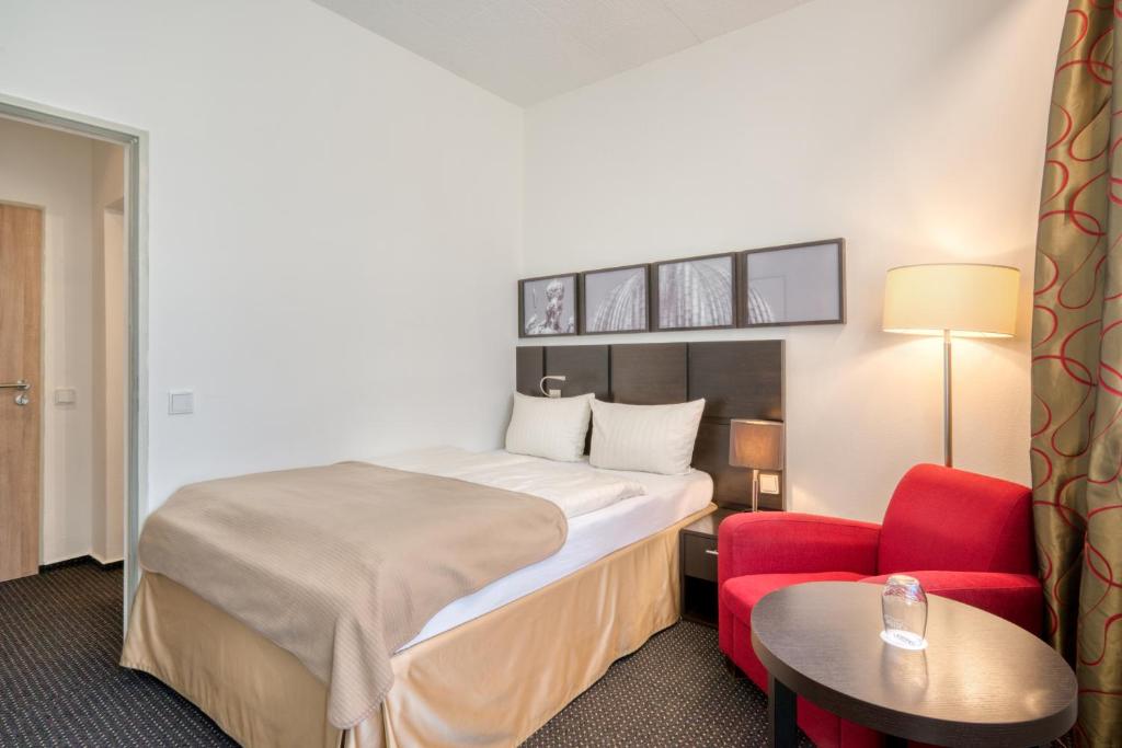 Waldhotel - Deluxe Single Room With Balcony