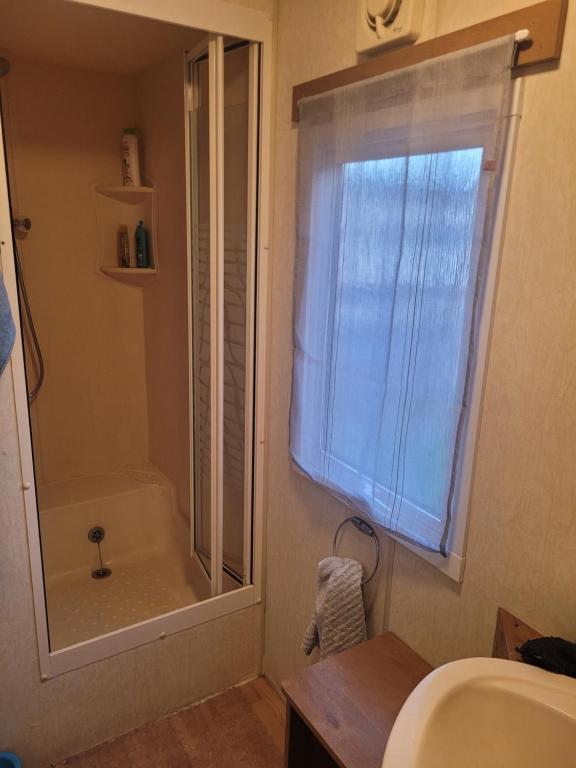 Koupelna v ubytování Charmant mobil-home à 200 m des plages