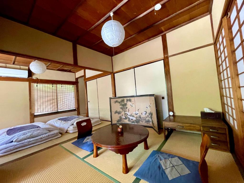 Postel nebo postele na pokoji v ubytování Japanese Traditional Inn Kamakura Rakuan