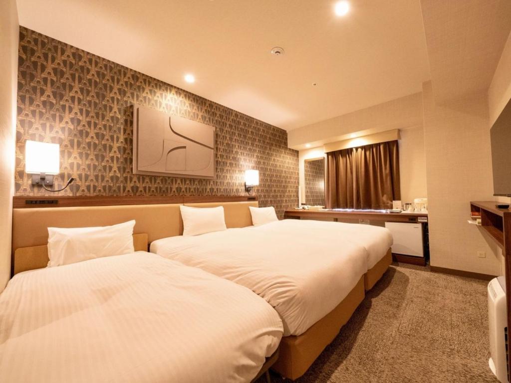 Postel nebo postele na pokoji v ubytování HOTEL FUKURACIA OSAKA-BAY