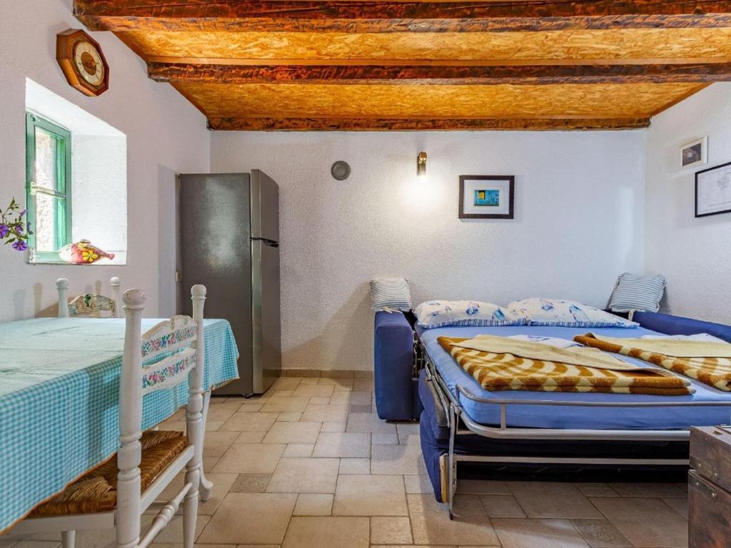 Łóżko lub łóżka w pokoju w obiekcie Holiday Home in Starigrad near Paklenica
