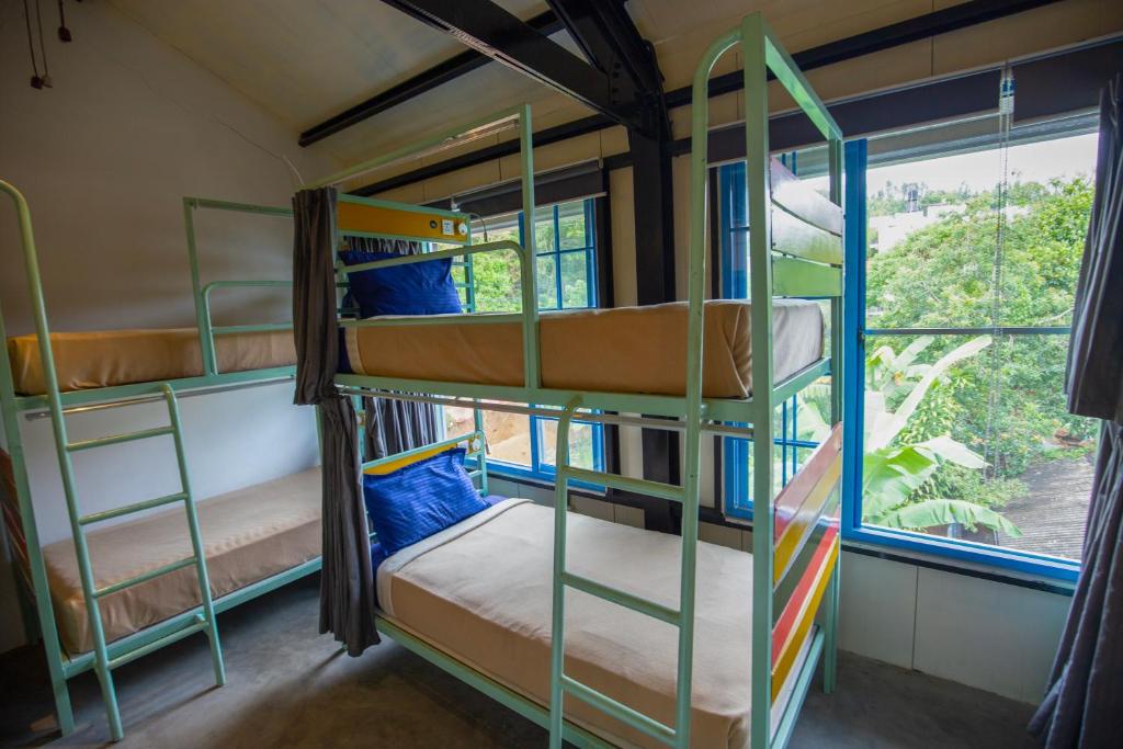 Postel nebo postele na pokoji v ubytování Hangover Hostels Ella