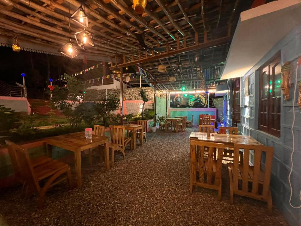 Restaurace v ubytování TATHASTU Bir -Homestay ,DORM,HOSTEL