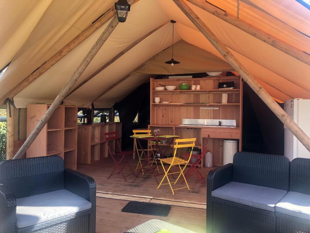 Posezení v ubytování Camping Bois et Toilés